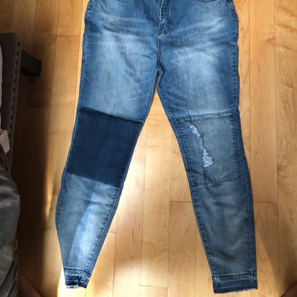 Forever 21 plus jeans !!!! Never wore them !